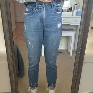 Abercrombie & Fitch high-rise mom Jean curve love